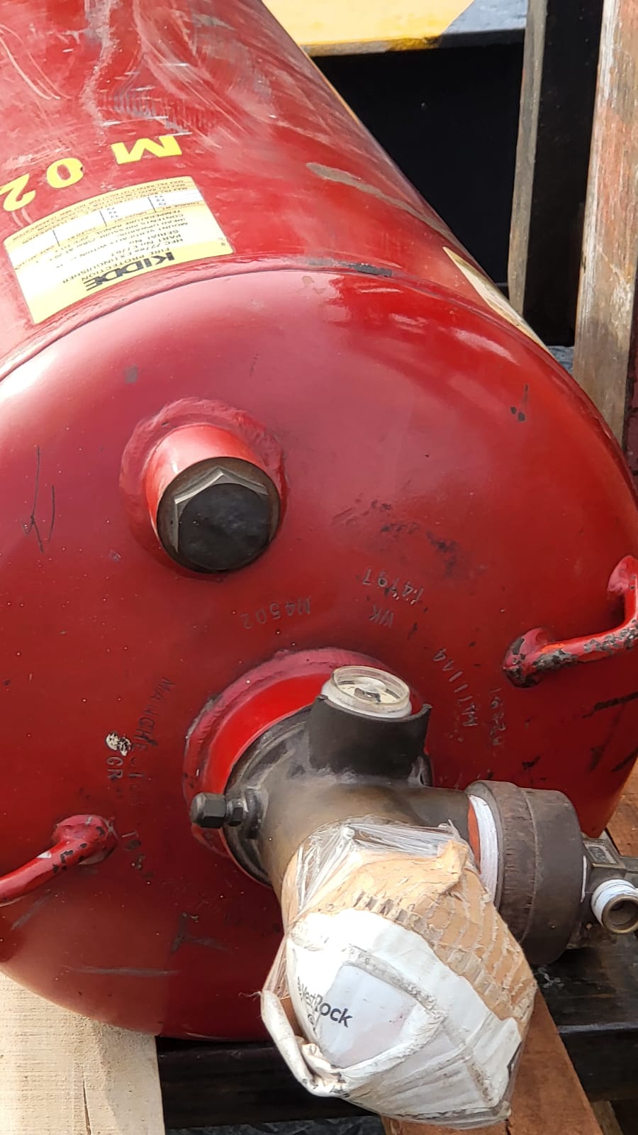 Refill FM200 di PT Petro Oxo Nusantara Gresik